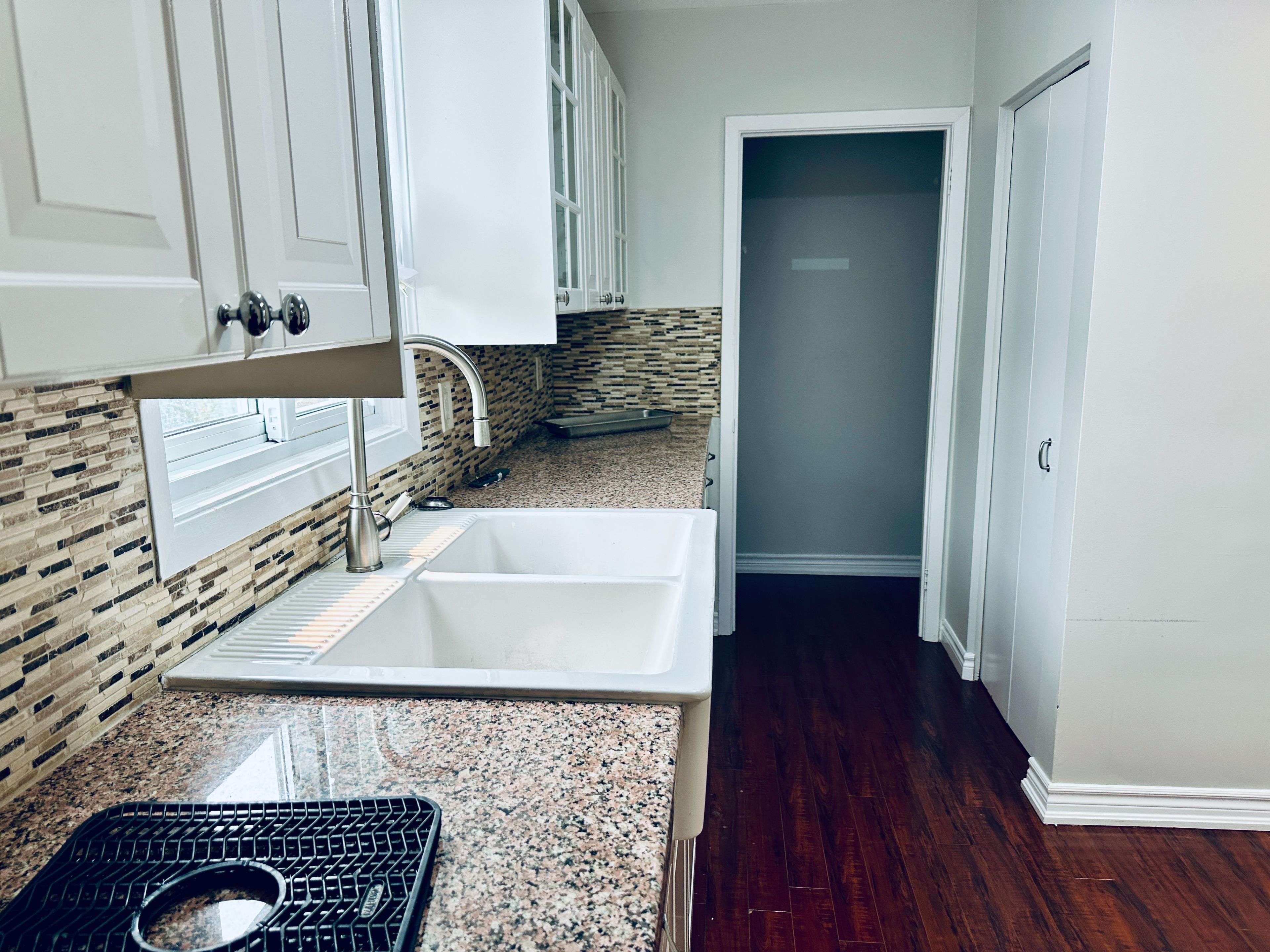 1374 Charles DR ##2B, Burlington, ON L7P 2C9
