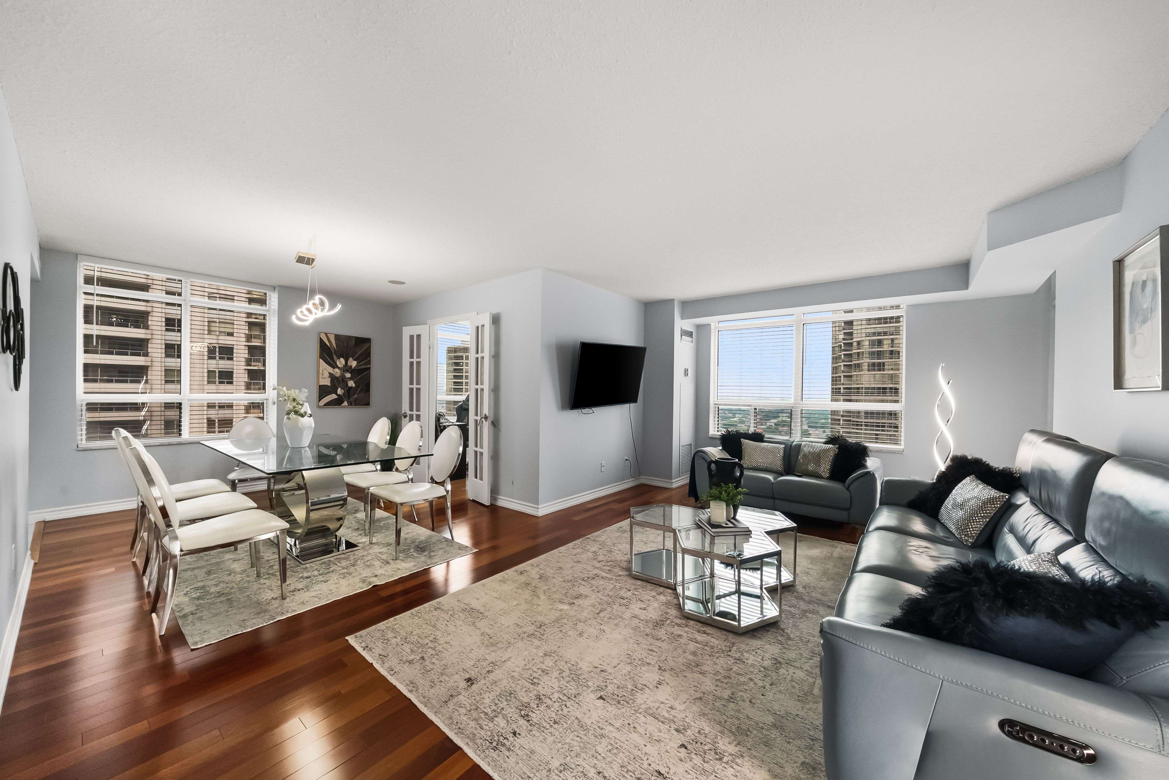 35 Kingsbridge Garden CIR #1812, Mississauga, ON L5R 3Z5