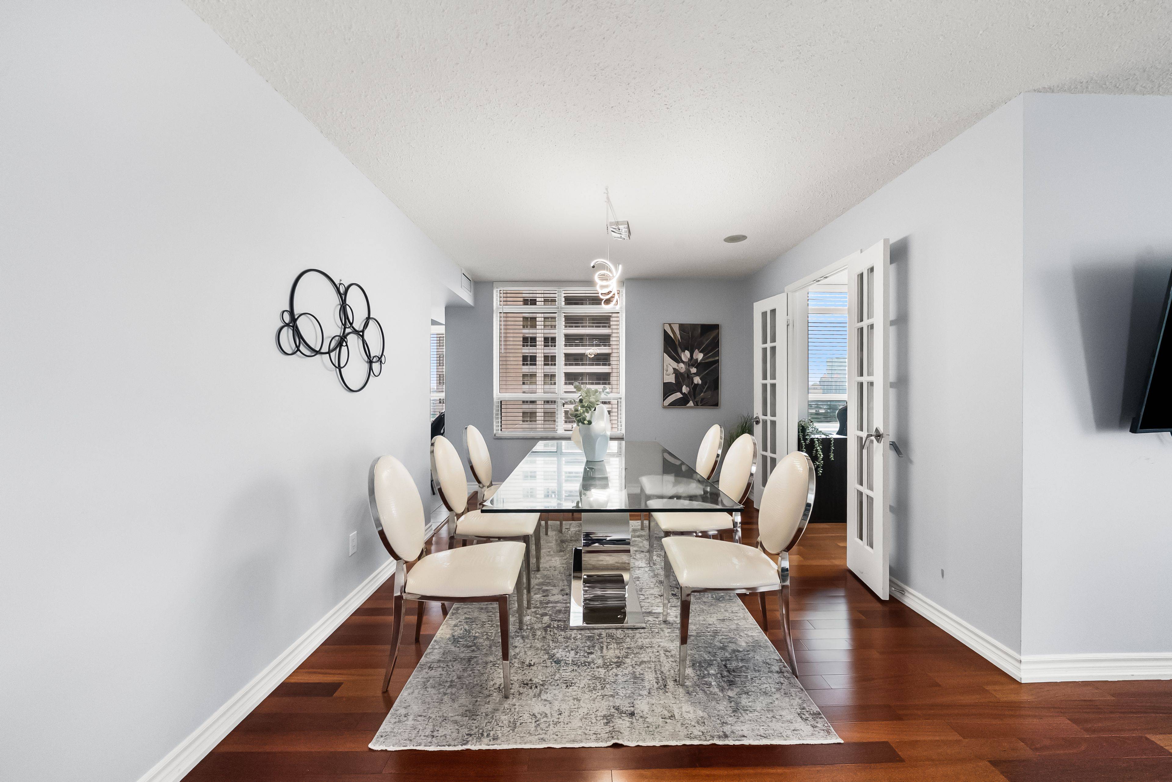 35 Kingsbridge Garden CIR #1812, Mississauga, ON L5R 3Z5