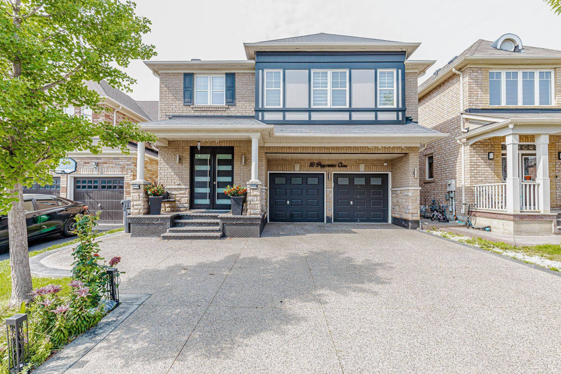 12 Peppermint Close, Brampton, ON L6P 3C6