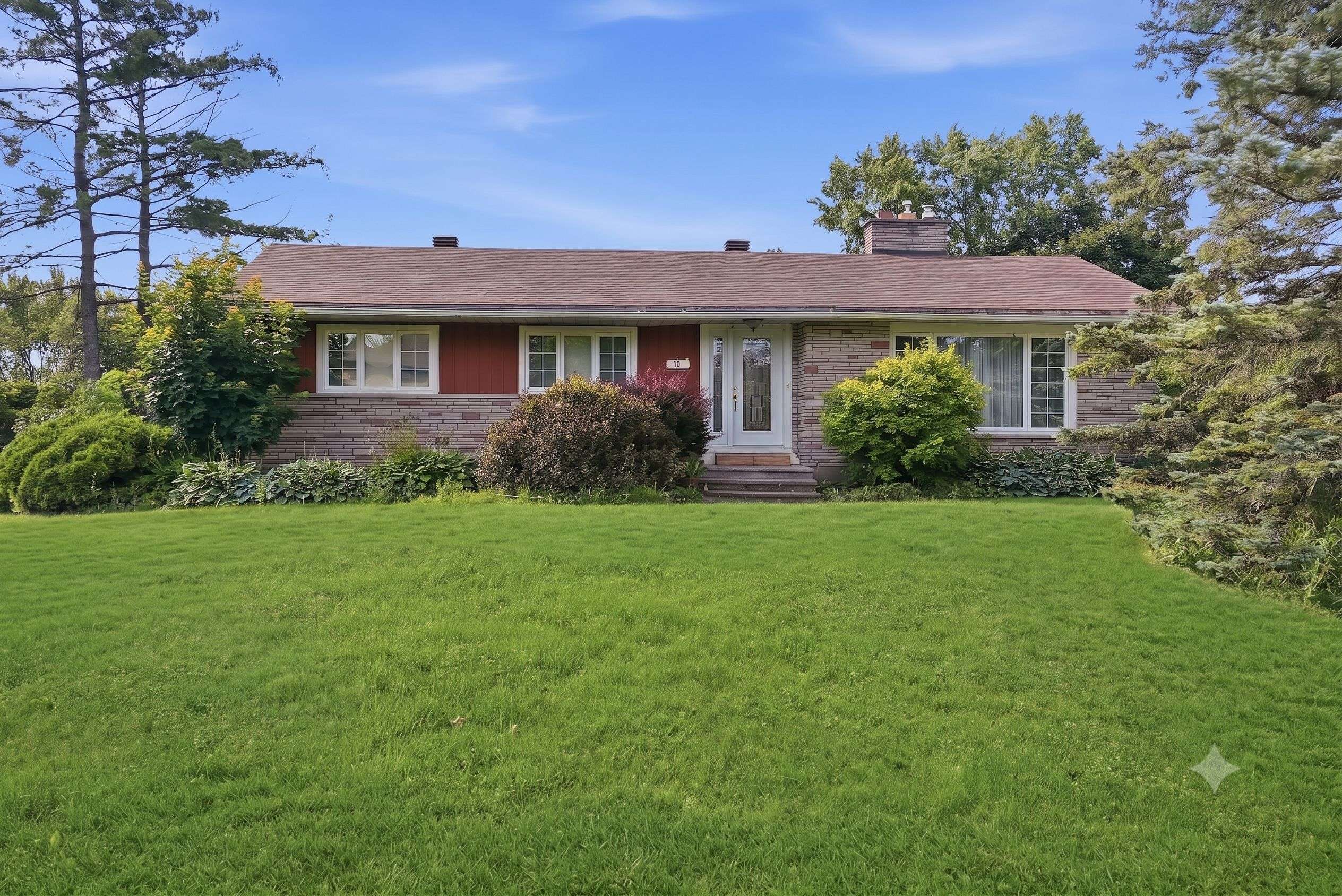 10 Elma ST, Blossom Park - Airport And Area, ON K1T 3W8