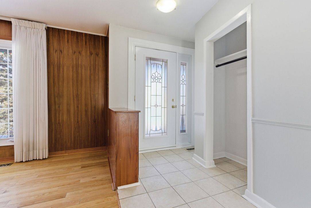 10 Elma ST, Blossom Park - Airport And Area, ON K1T 3W8