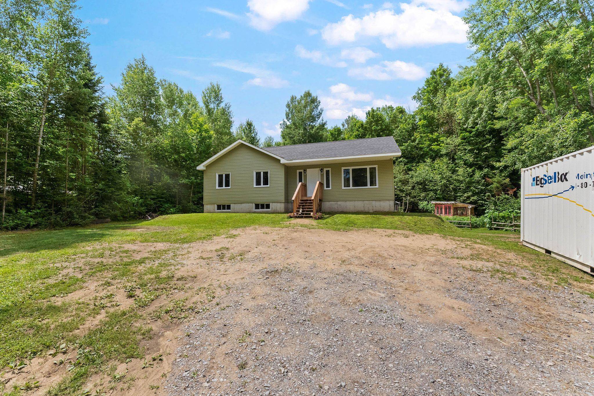 405 Calvin RD, Whitewater Region, ON K0J 1Y0