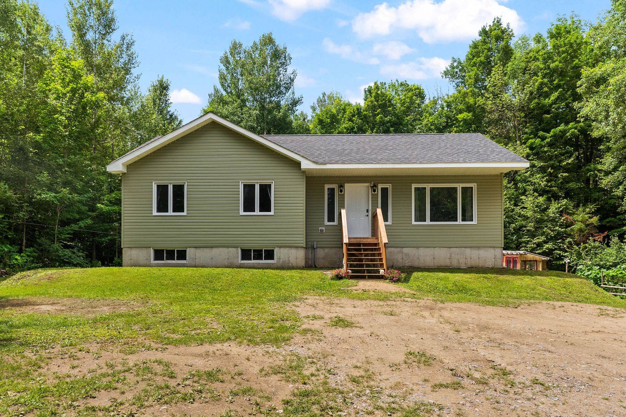 405 Calvin RD, Whitewater Region, ON K0J 1Y0