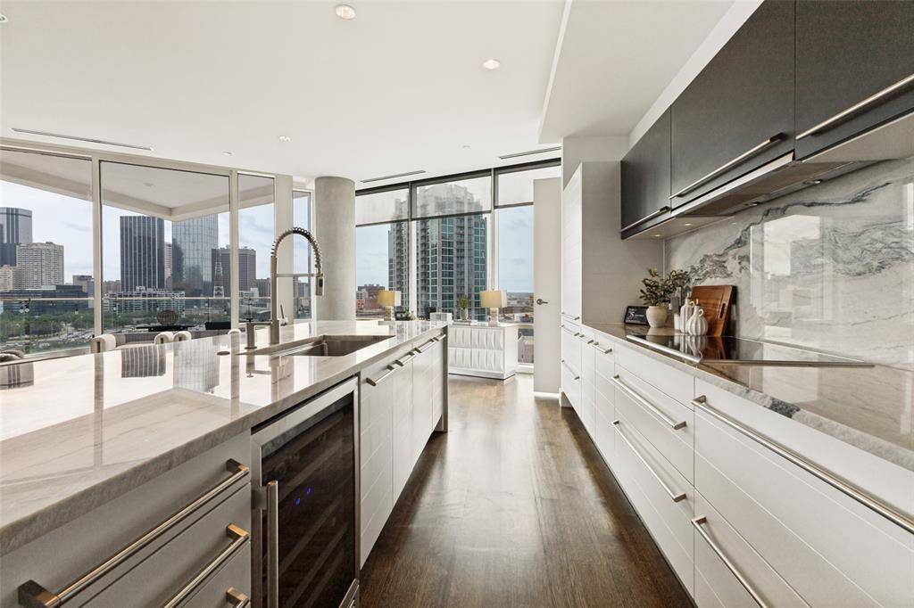 2408 Victory Park Lane #1035, Dallas, TX 75219