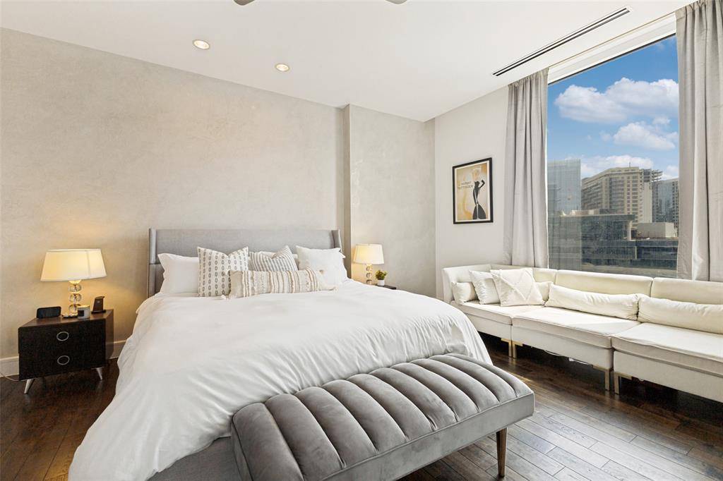 2408 Victory Park Lane #1035, Dallas, TX 75219
