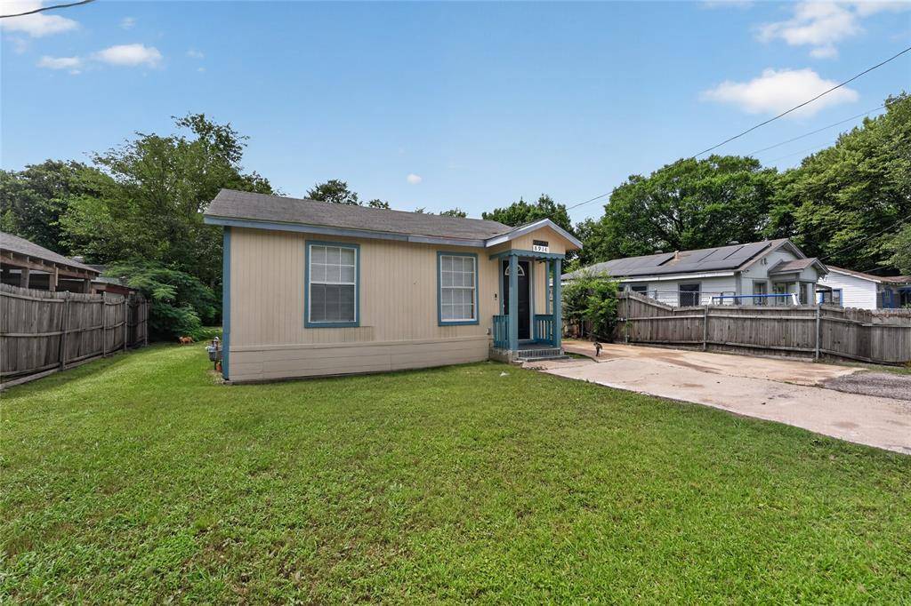 8914 Cardella Avenue, Dallas, TX 75217