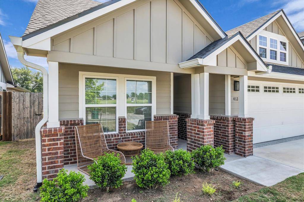 412 Travis Drive, Mcgregor, TX 76657