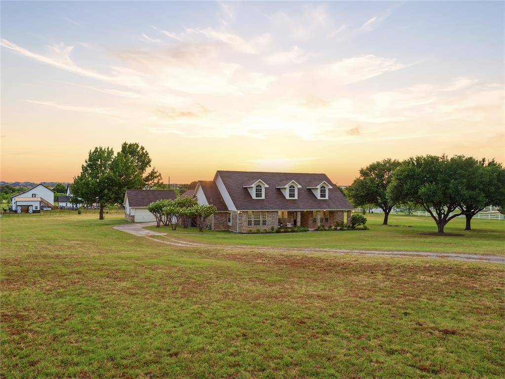 902 W Pioneer Circle, Argyle, TX 76226