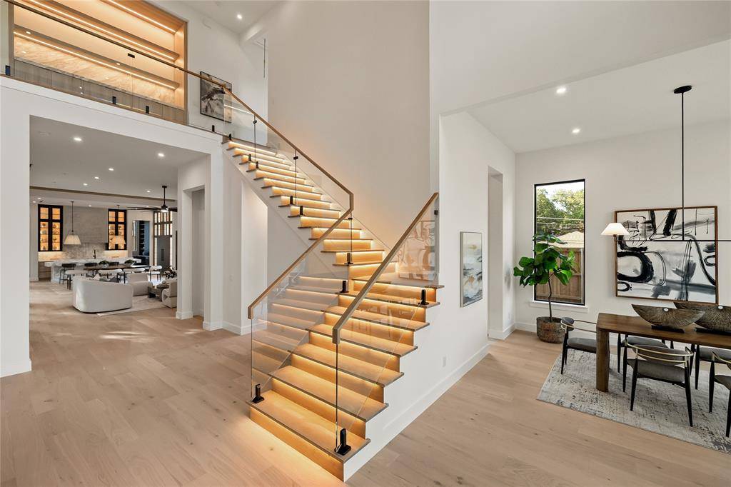 9035 San Benito Way, Dallas, TX 75218