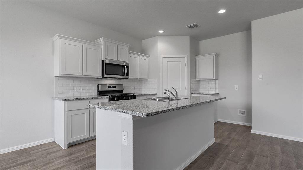 411 SUNDAY SILENCE Way, Granbury, TX 76049