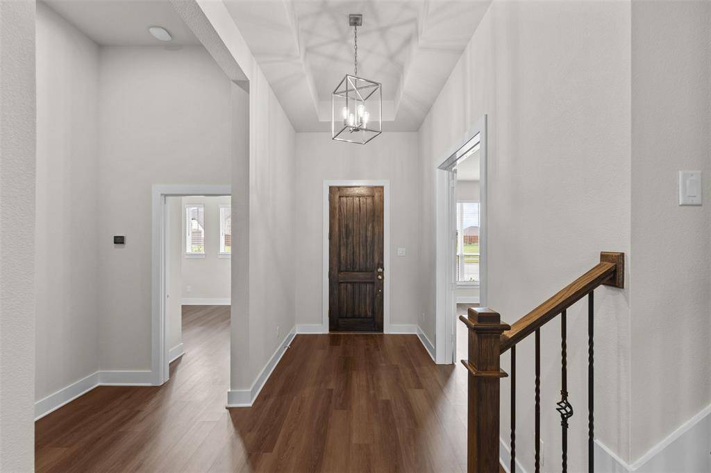 552 Holiday Avenue, Waxahachie, TX 75165