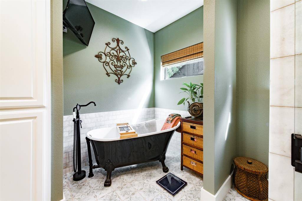 131 Lakeway Lane, Gun Barrel City, TX 75156