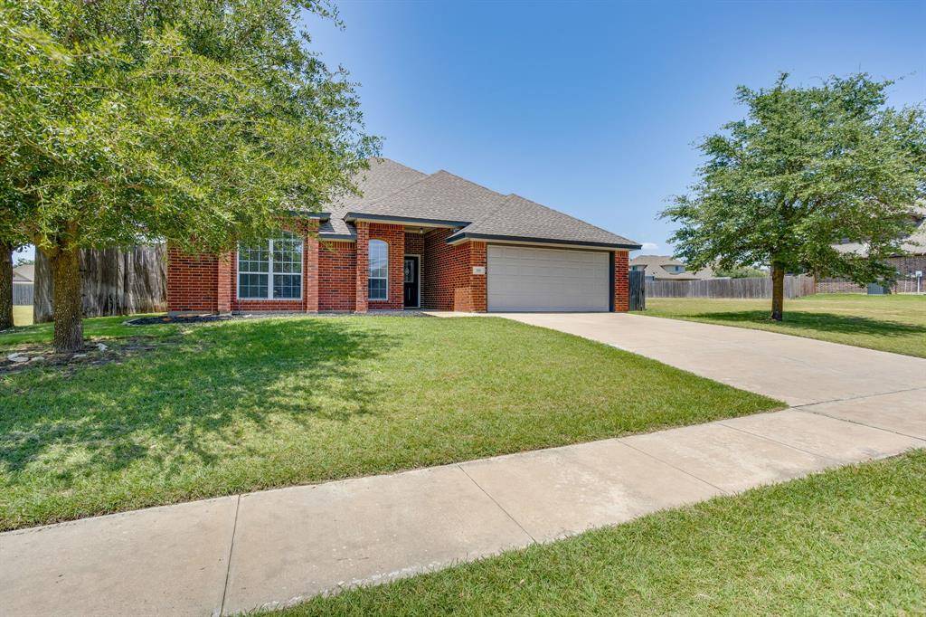 705 Carmen Ana Avenue, Grandview, TX 76050