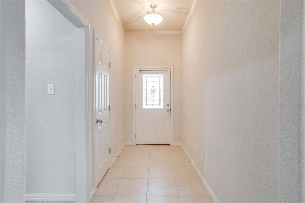 705 Carmen Ana Avenue, Grandview, TX 76050