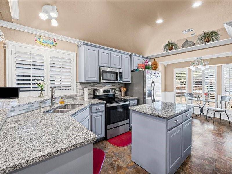 1208 Henard Lane, Granbury, TX 76048