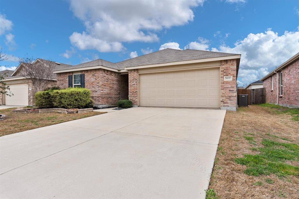 9937 Amosite Drive, Fort Worth, TX 76131