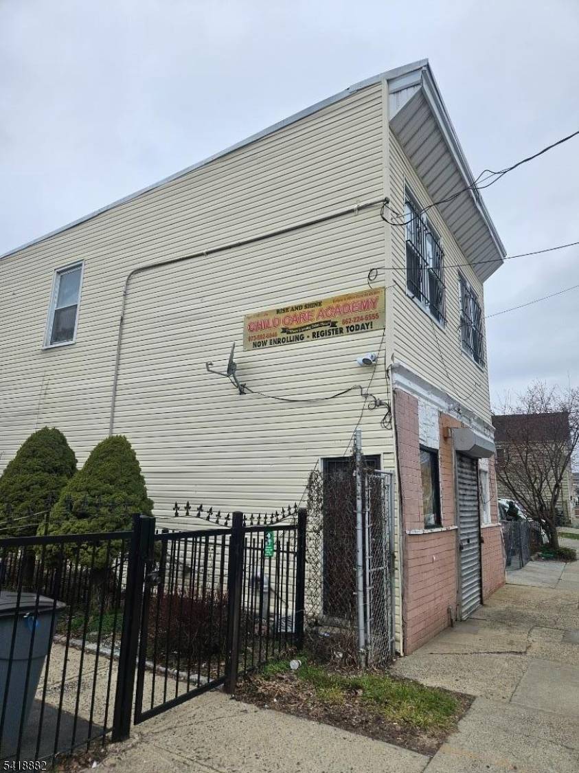 25 Jacob St, Newark City, NJ 07103