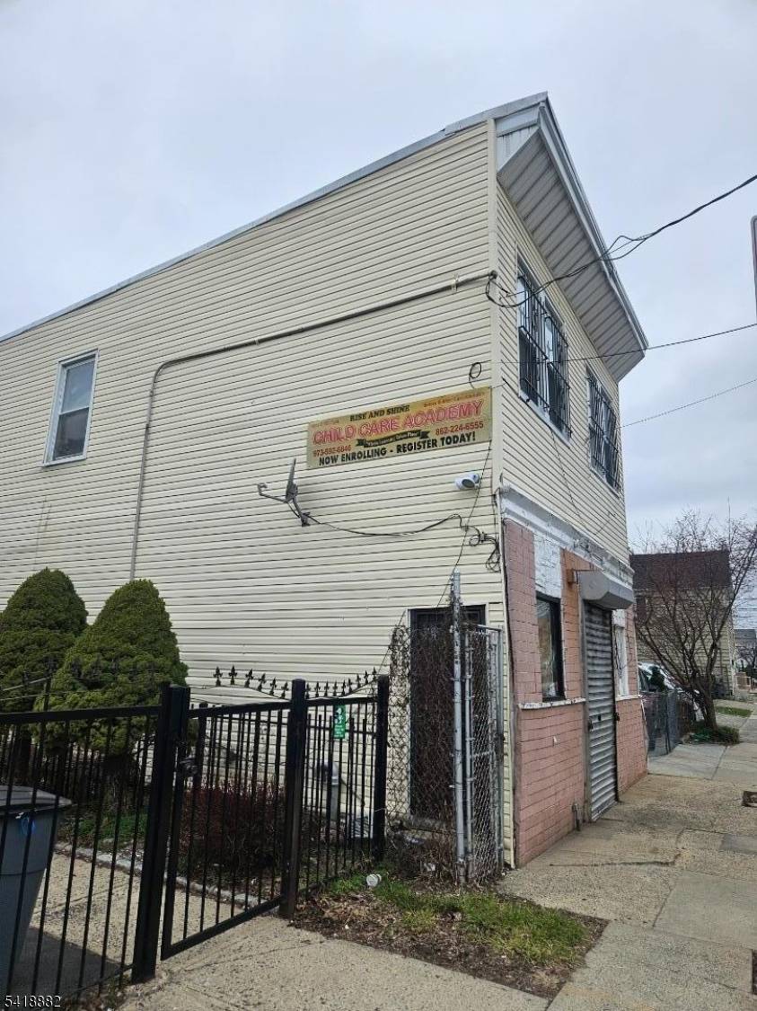 25 Jacob St, Newark City, NJ 07103