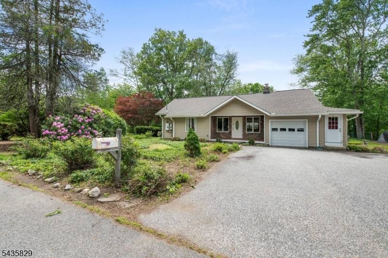 13 Island Trl, West Milford Twp., NJ 07421