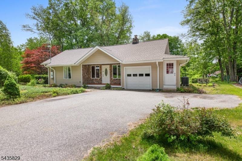 13 Island Trl, West Milford Twp., NJ 07421