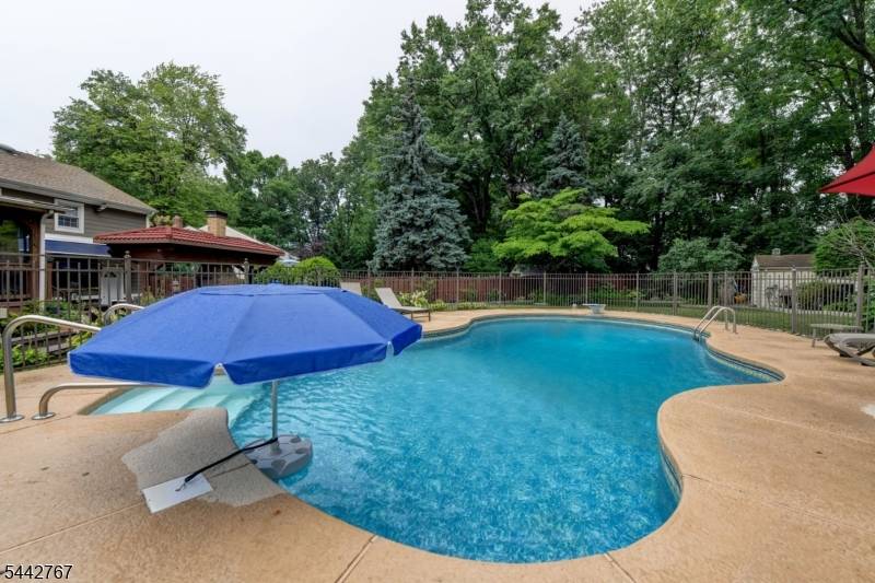 835 Colonial Arms Rd, Union Twp., NJ 07083