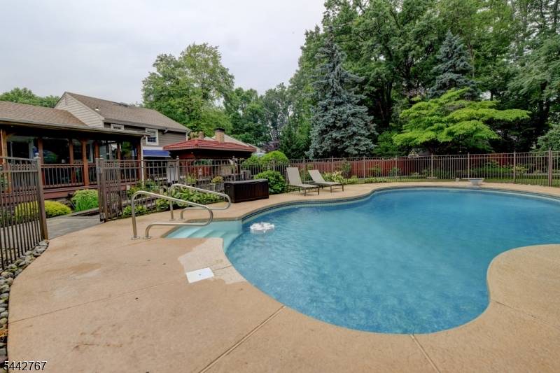 835 Colonial Arms Rd, Union Twp., NJ 07083
