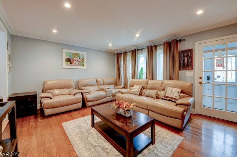 835 Colonial Arms Rd, Union Twp., NJ 07083