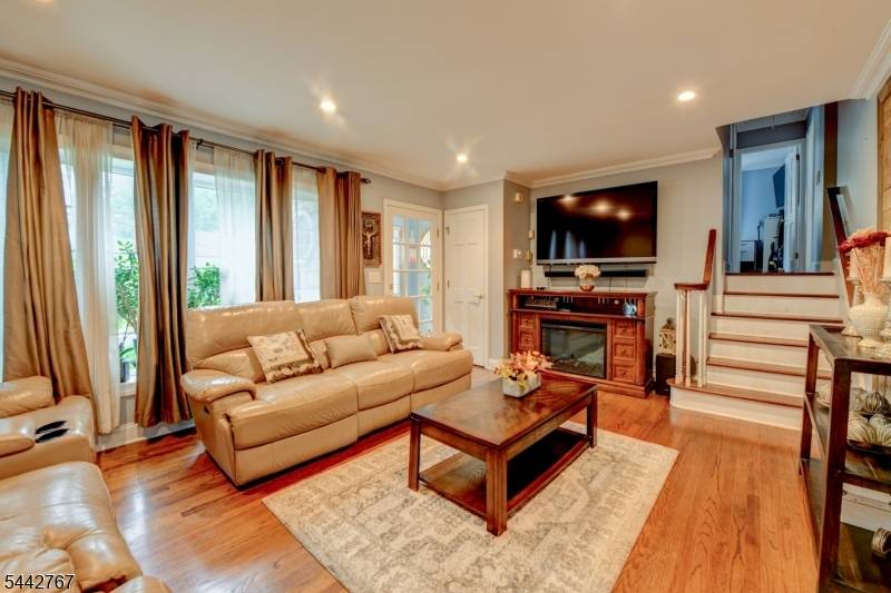 835 Colonial Arms Rd, Union Twp., NJ 07083