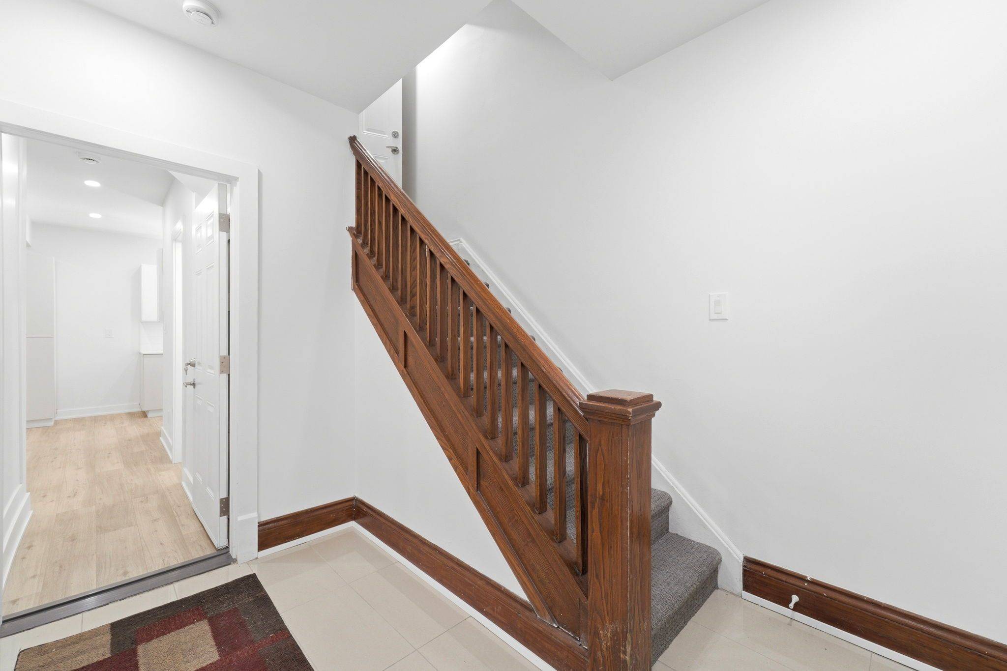 968 MAIN ST E, Hamilton, ON L8M 1M8