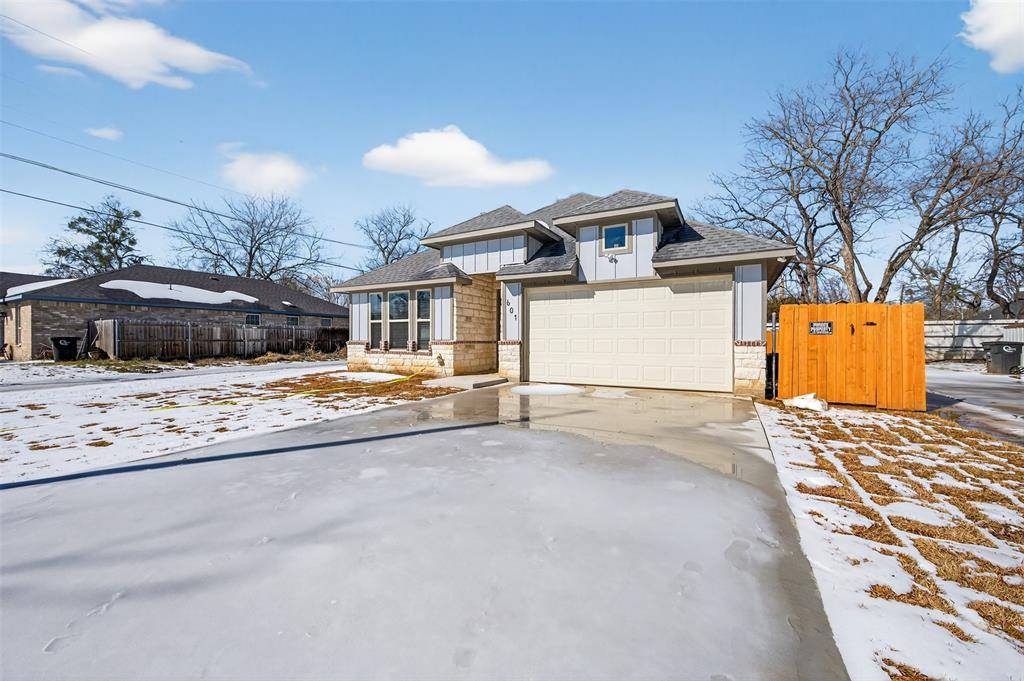 601 E Willingham Street, Cleburne, TX 76031