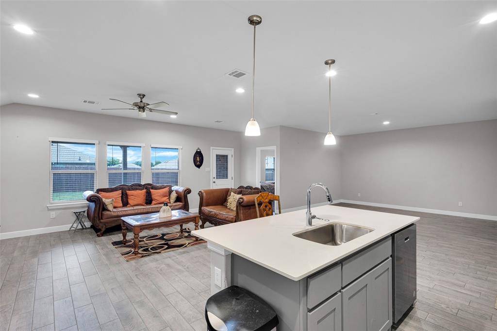 1221 Rolling Meadows Drive, Cedar Hill, TX 75104