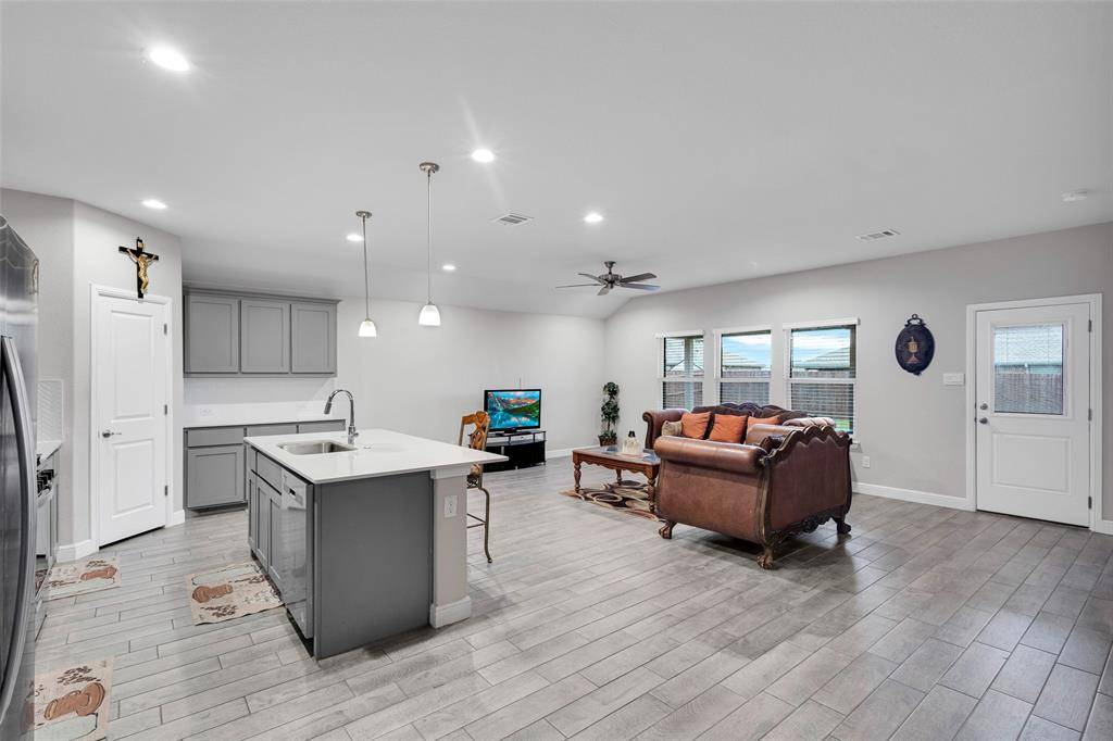 1221 Rolling Meadows Drive, Cedar Hill, TX 75104