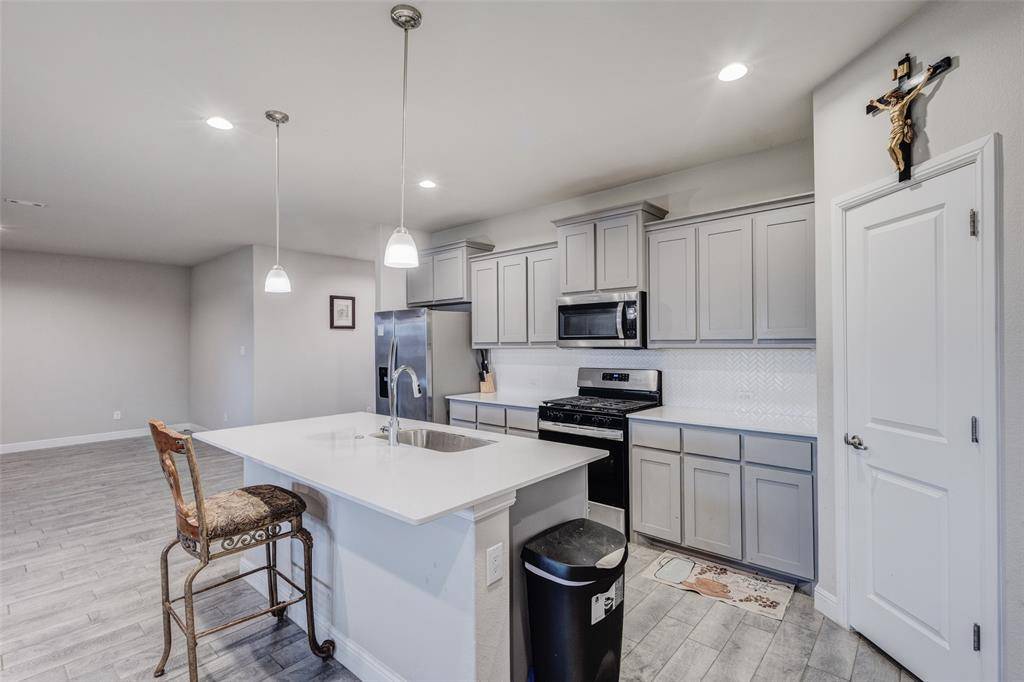 1221 Rolling Meadows Drive, Cedar Hill, TX 75104