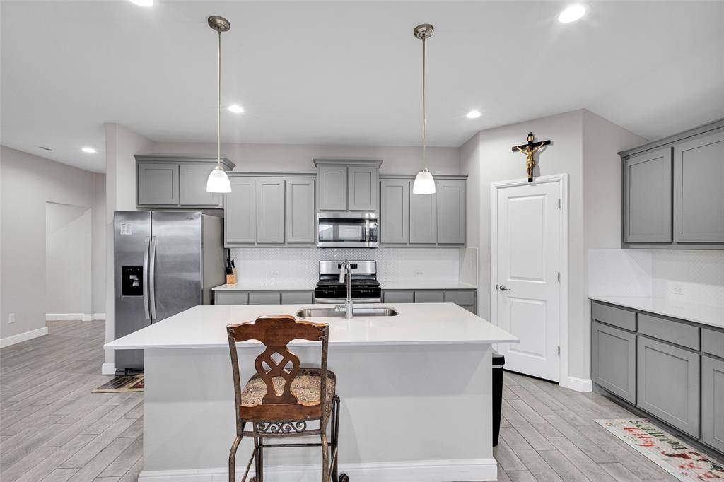 1221 Rolling Meadows Drive, Cedar Hill, TX 75104