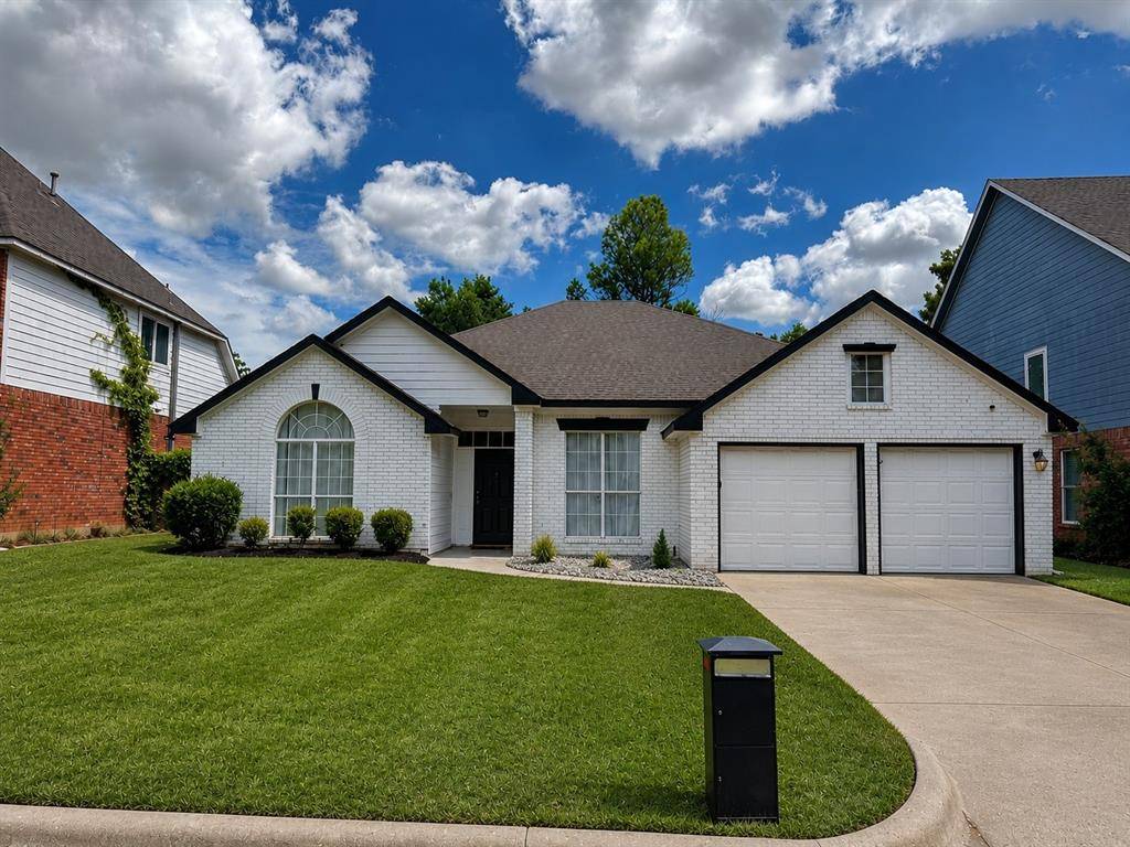 2202 S Branch Drive, Arlington, TX 76001