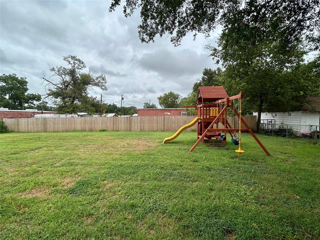 111 S Canton Street, Mexia, TX 76667