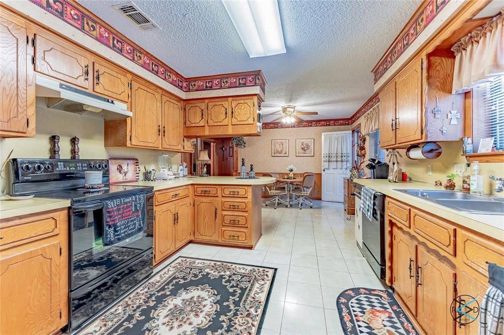 800 E Clinton Avenue, Athens, TX 75751