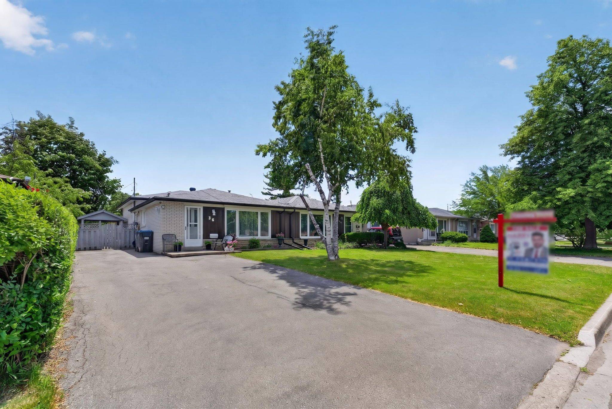 36 Belmont DR, Brampton, ON L6T 2K3