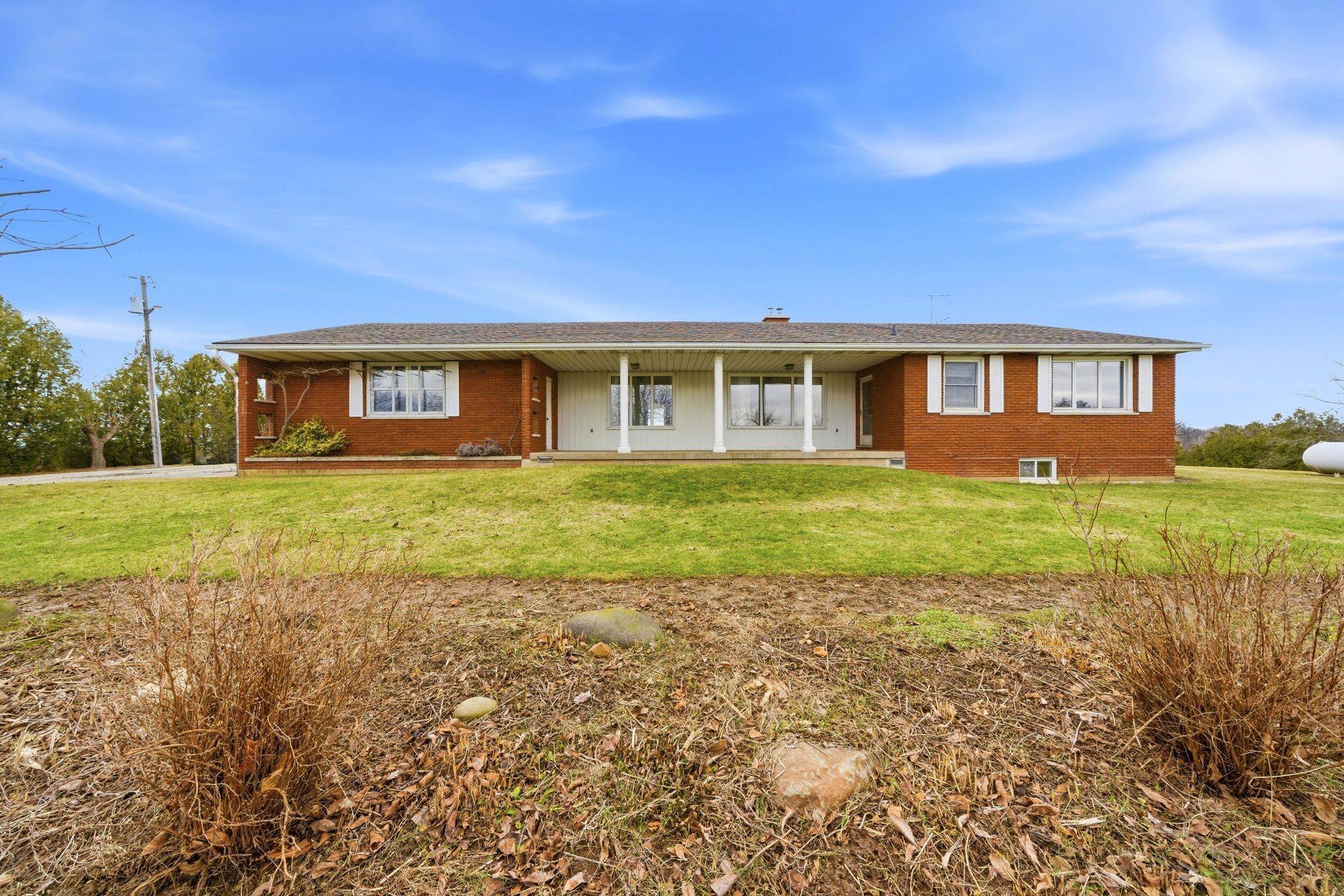 1137 Ridge RD, Hamilton, ON L8J 2X5