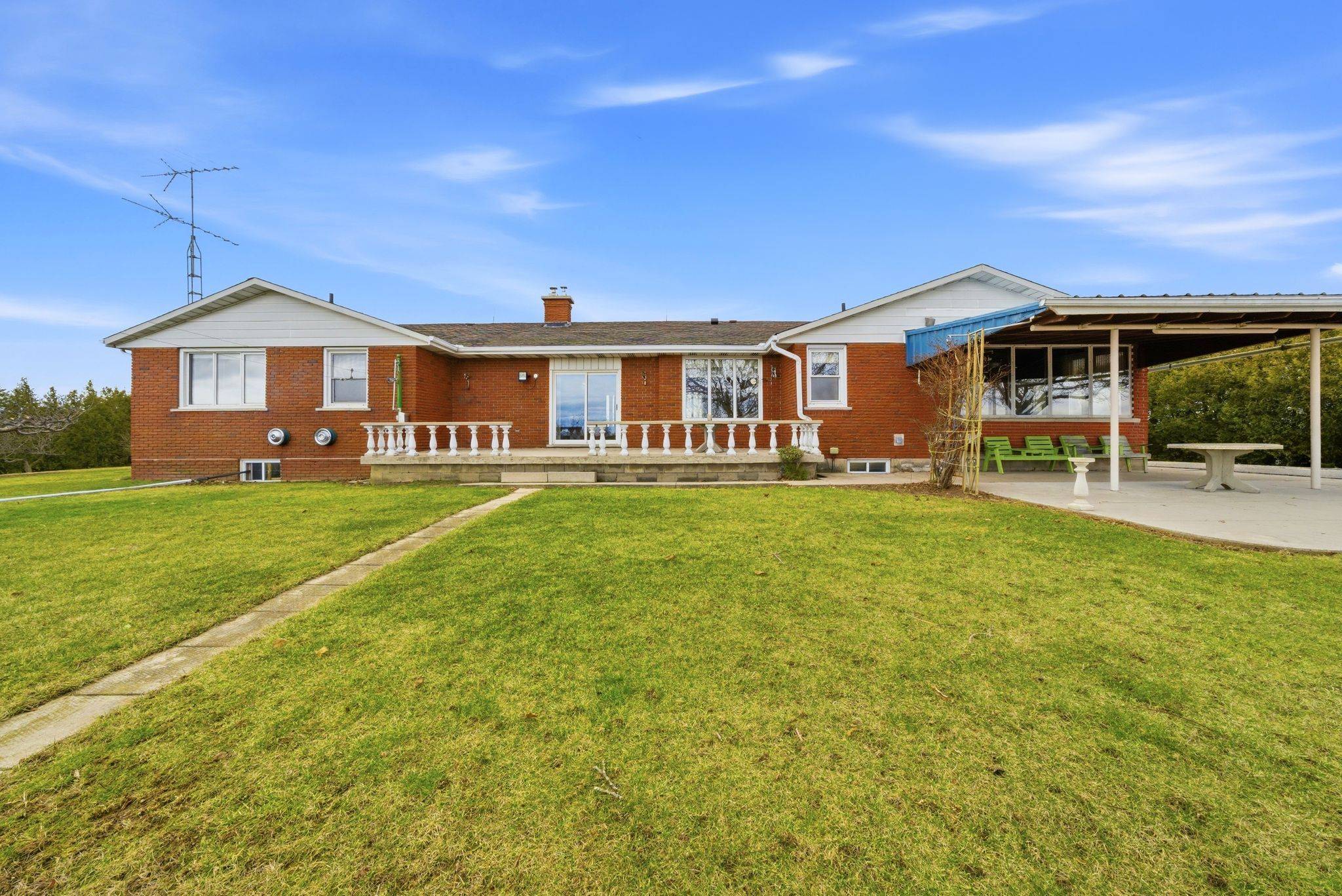 1137 Ridge RD, Hamilton, ON L8J 2X5