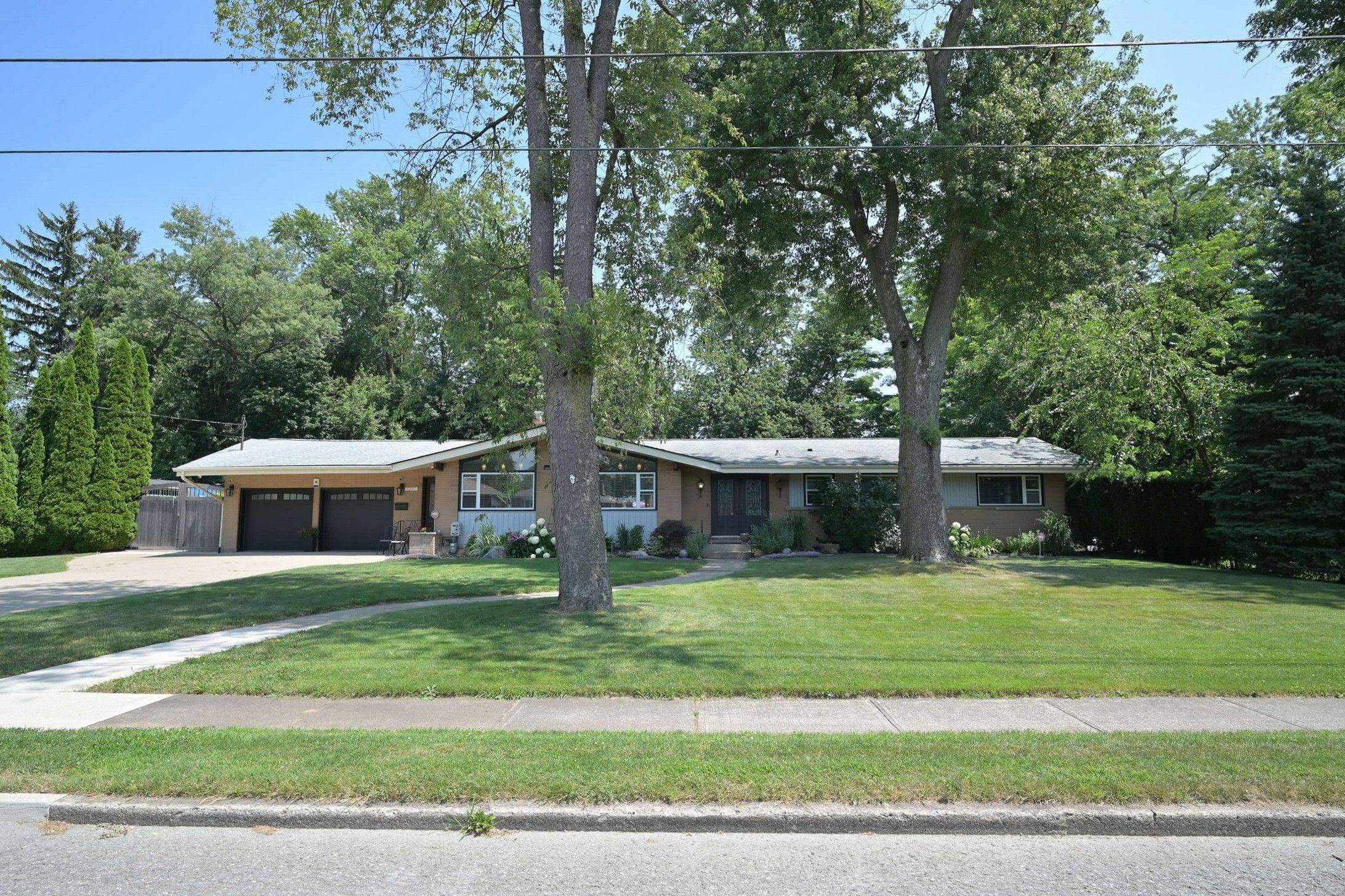 6292 BROOKFIELD AVE, Niagara Falls, ON L2G 5R8