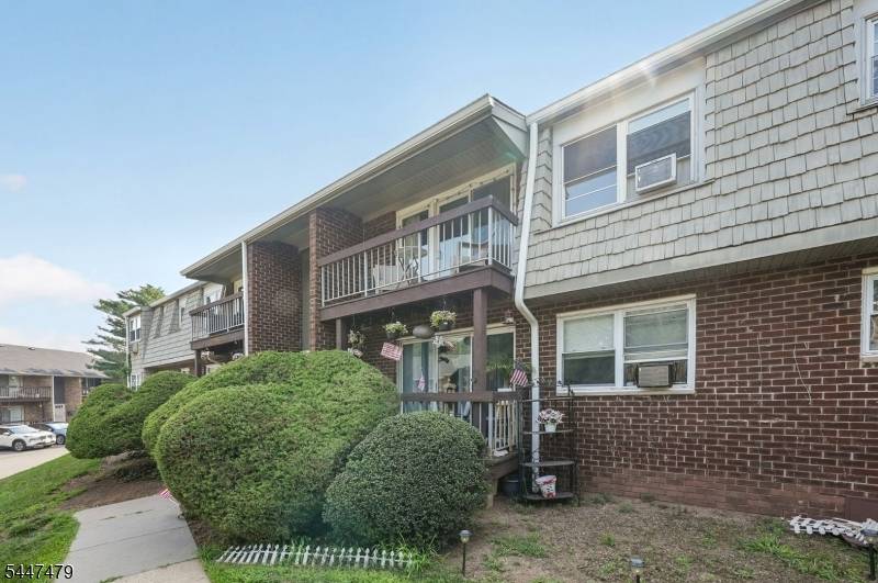 34 Deanna Dr #94, Hillsborough Twp., NJ 08844