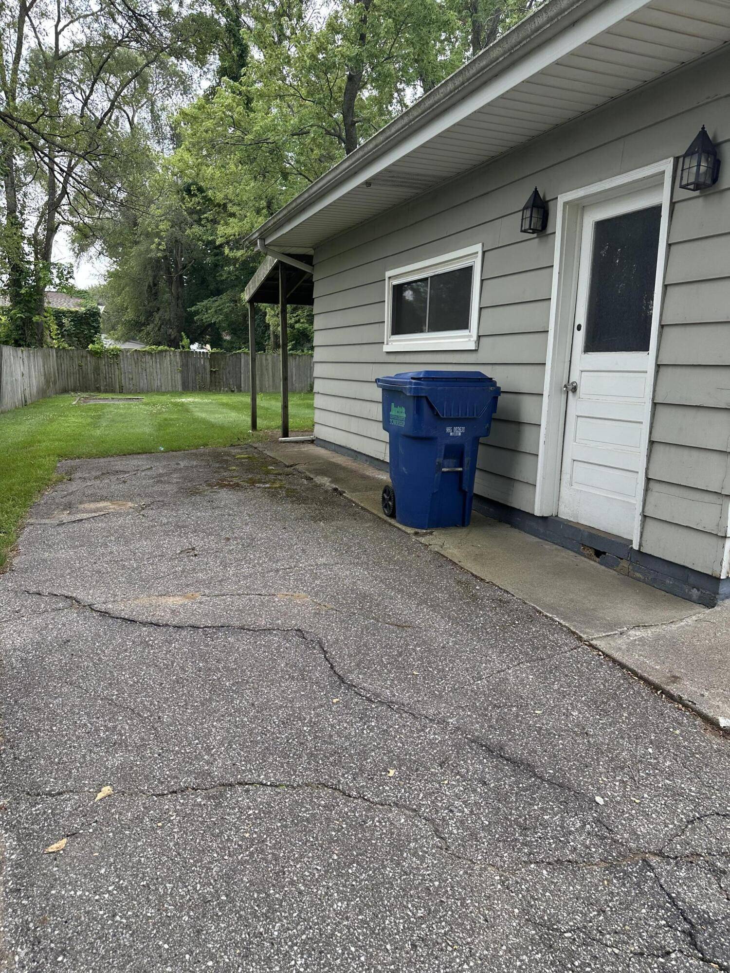 1060 Indiana AVE, Benton Charter Twp, MI 49022