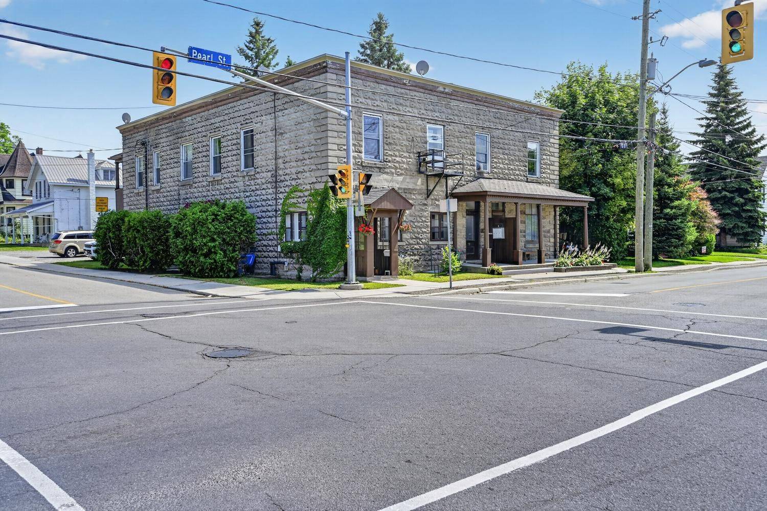61 Pearl ST E, Brockville, ON K6V 1P6