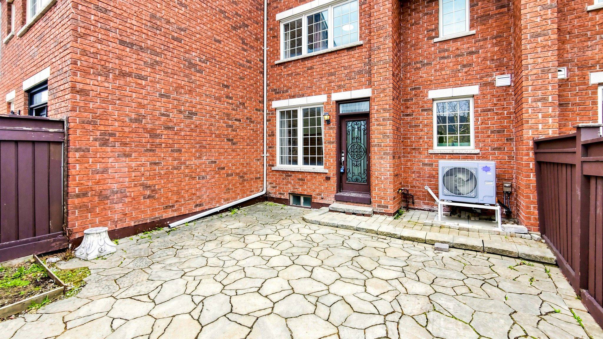97 Zokol DR, Aurora, ON L4G 0B9
