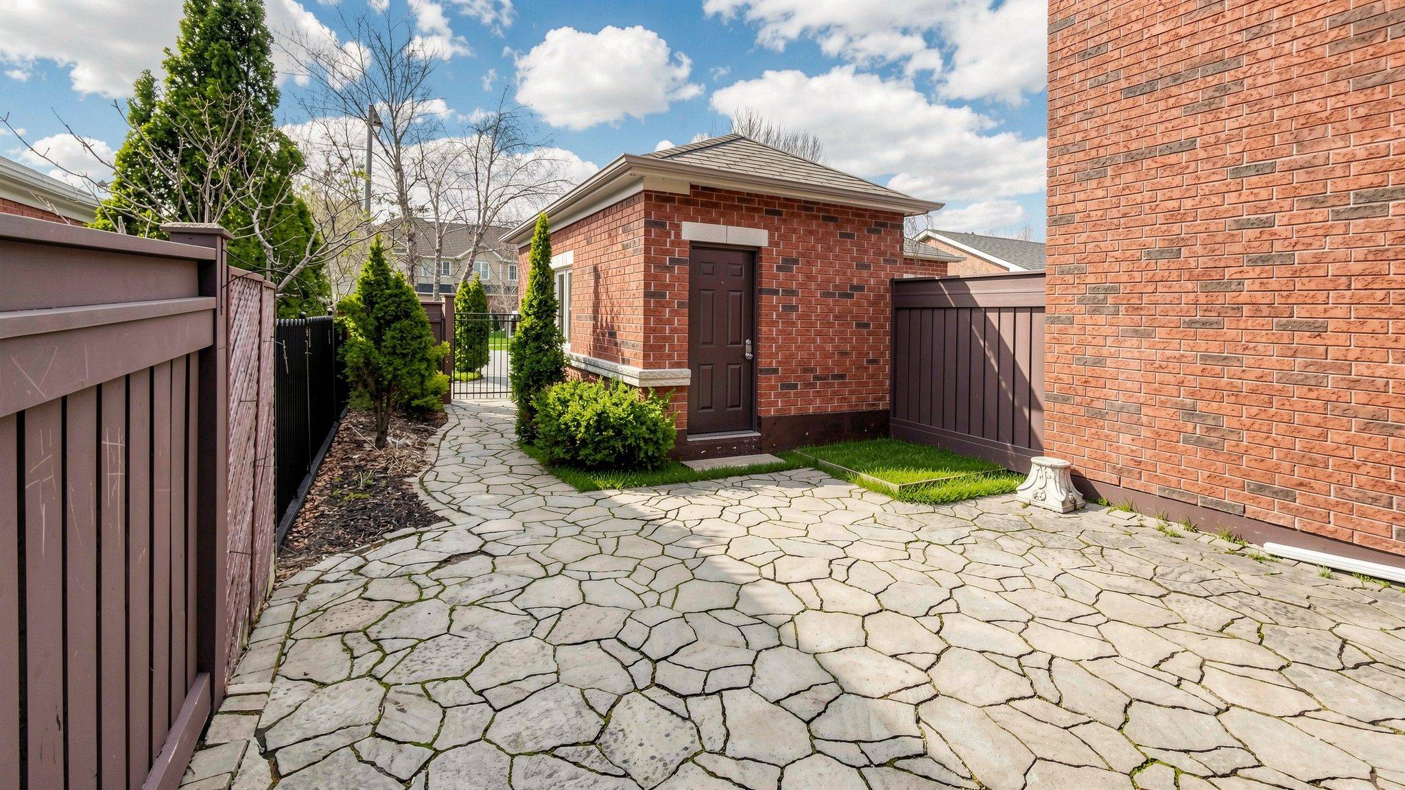 97 Zokol DR, Aurora, ON L4G 0B9