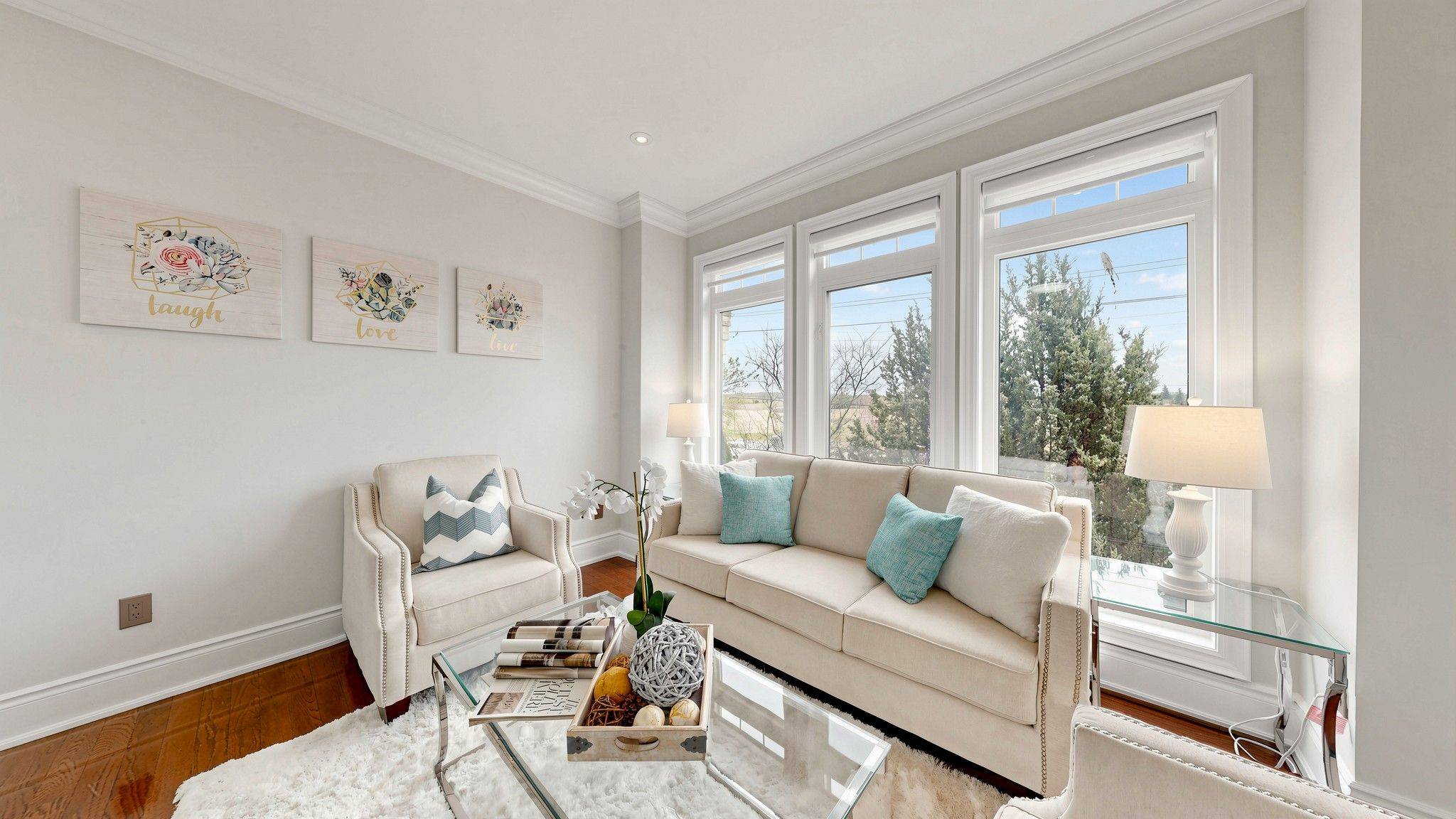 97 Zokol DR, Aurora, ON L4G 0B9