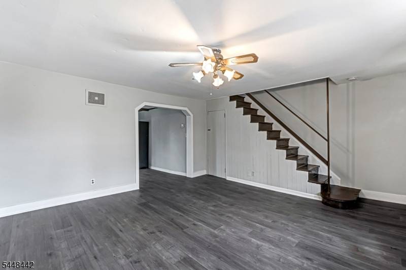 273 W Main St, Bound Brook Boro, NJ 08805