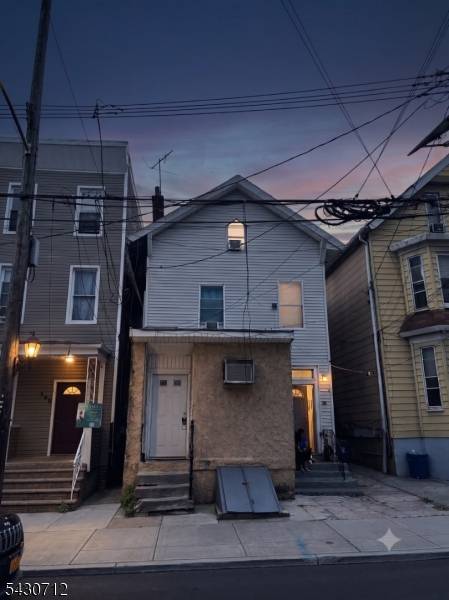 150 Garside St, Newark City, NJ 07104
